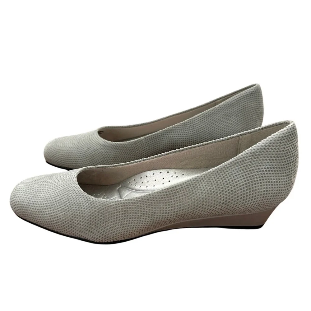 Trotters Lauren Light‎ Grey 3D Textured Leather Wedge Pumps Mens 9N T1110-073